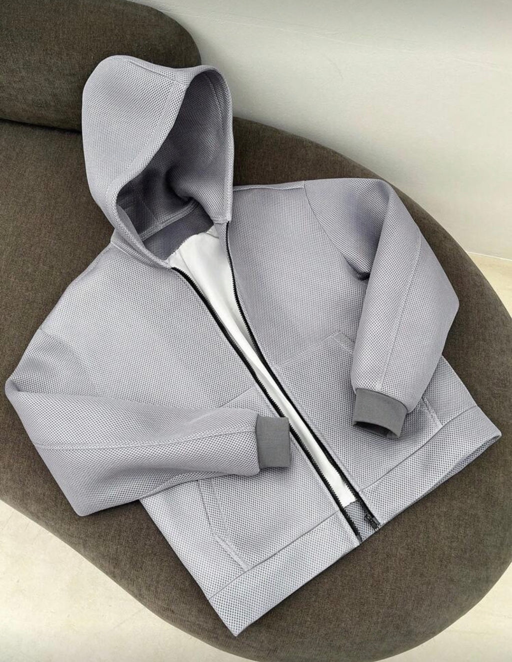 Daily Wear Zip Hoodie – Structured Look